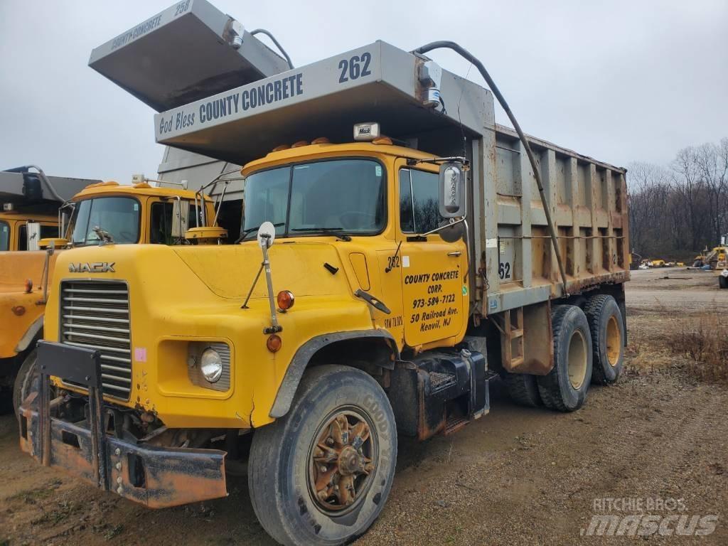 Mack DM690SX Tipper trucks