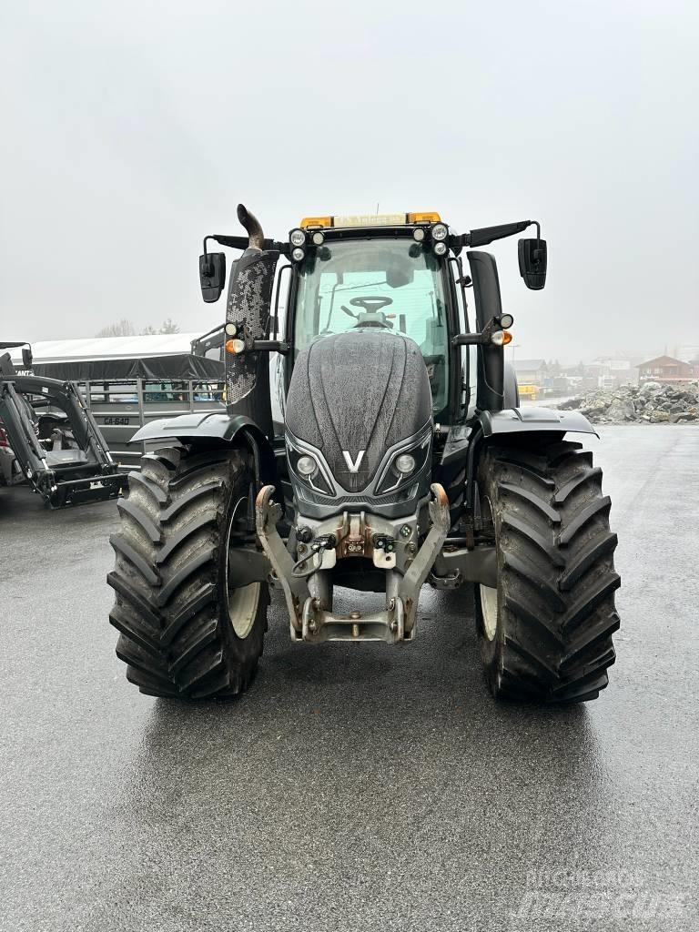 Valtra T 214 D Tractors