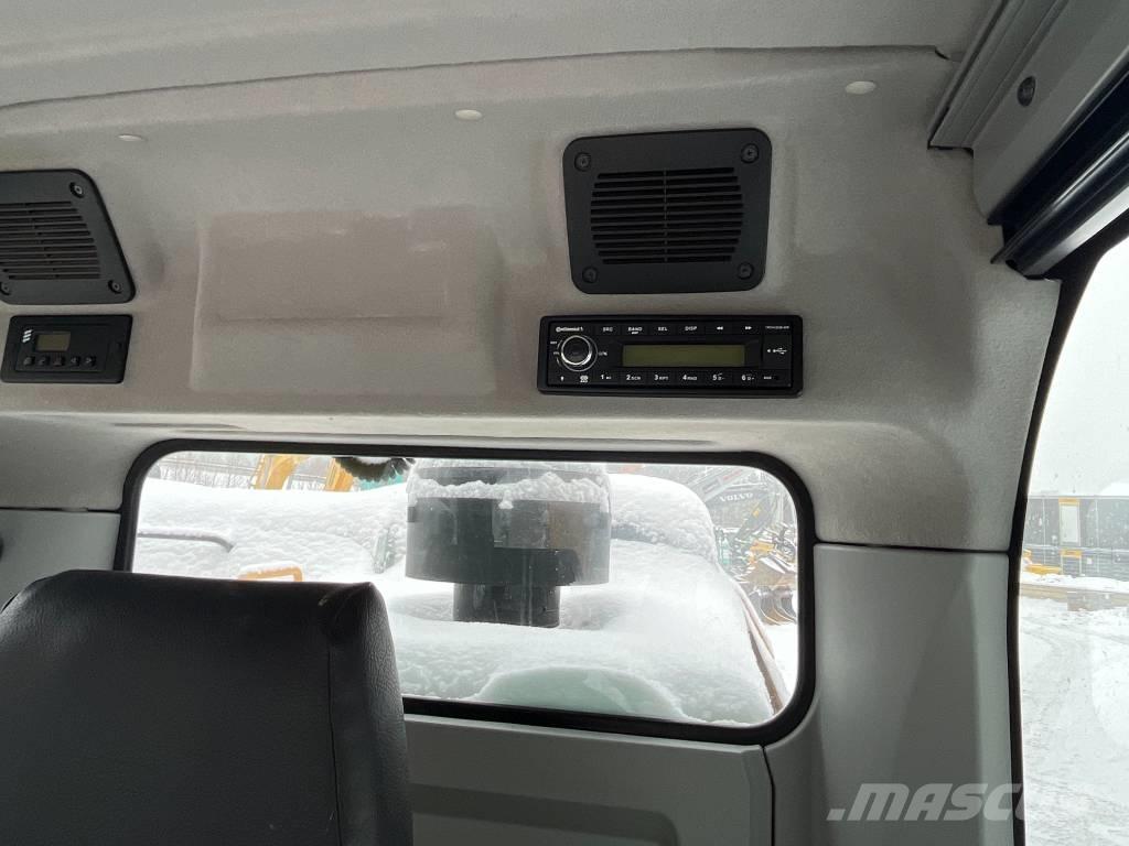 CAT 323 F Crawler excavators