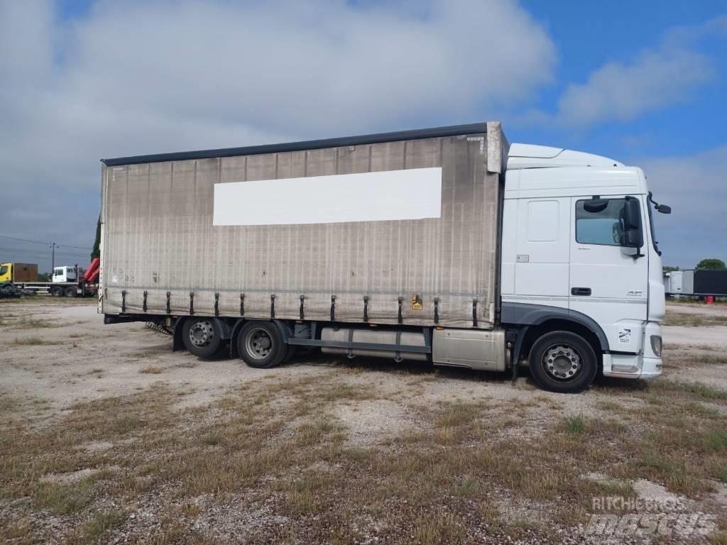 DAF XF 440 Curtain sider trucks