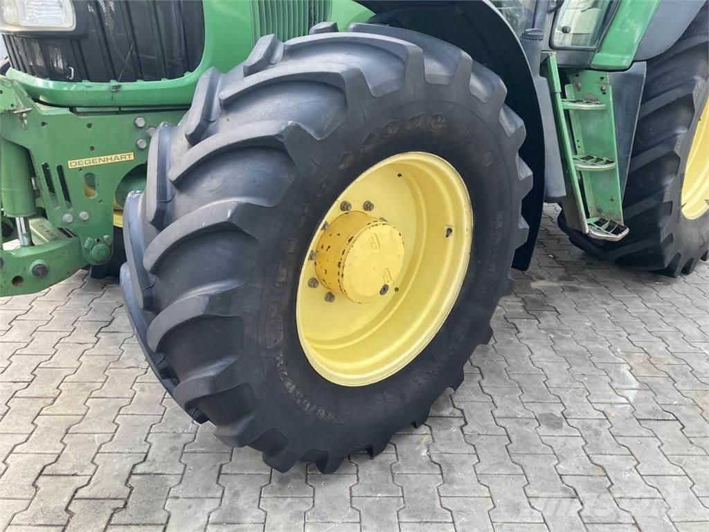John Deere 6820 Tractors