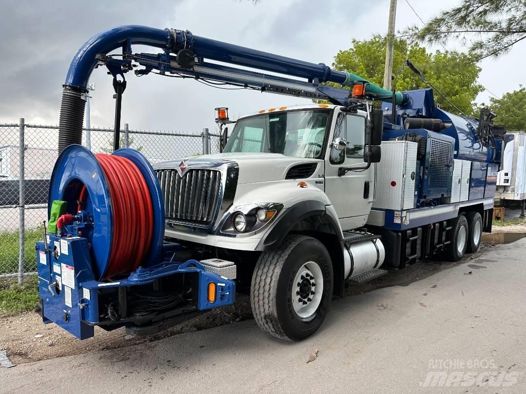 International 7500 Commercial vehicle