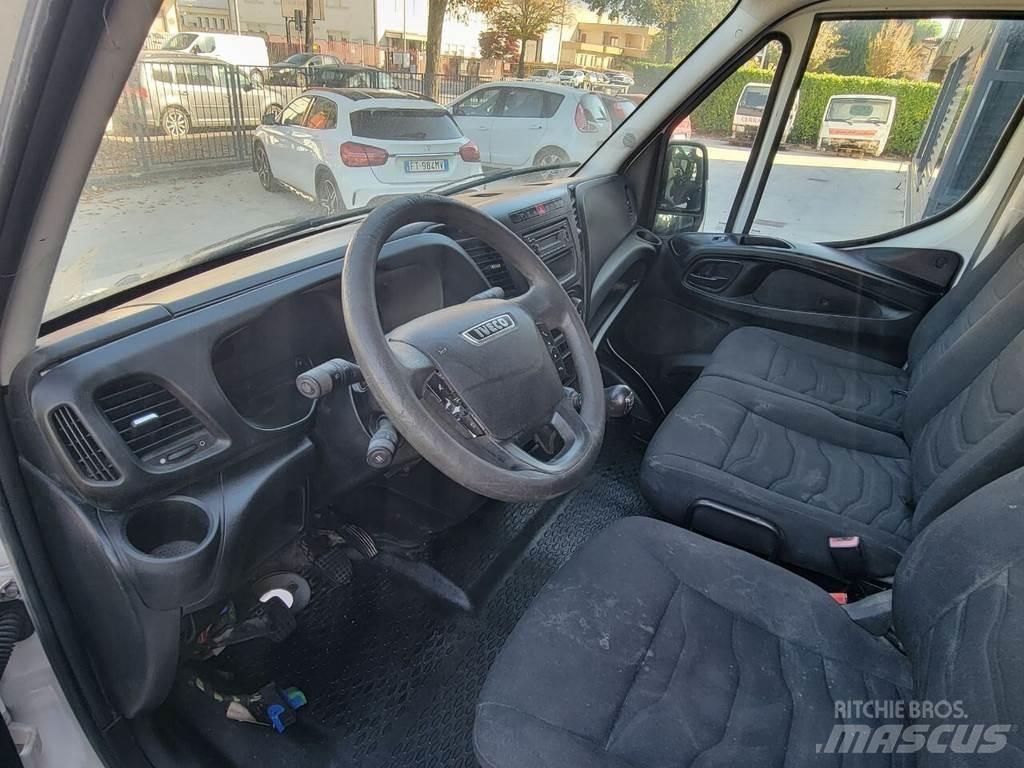 Iveco DAILY E6 Cabins and interior