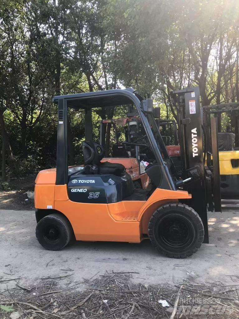 Toyota FD 35 Diesel trucks