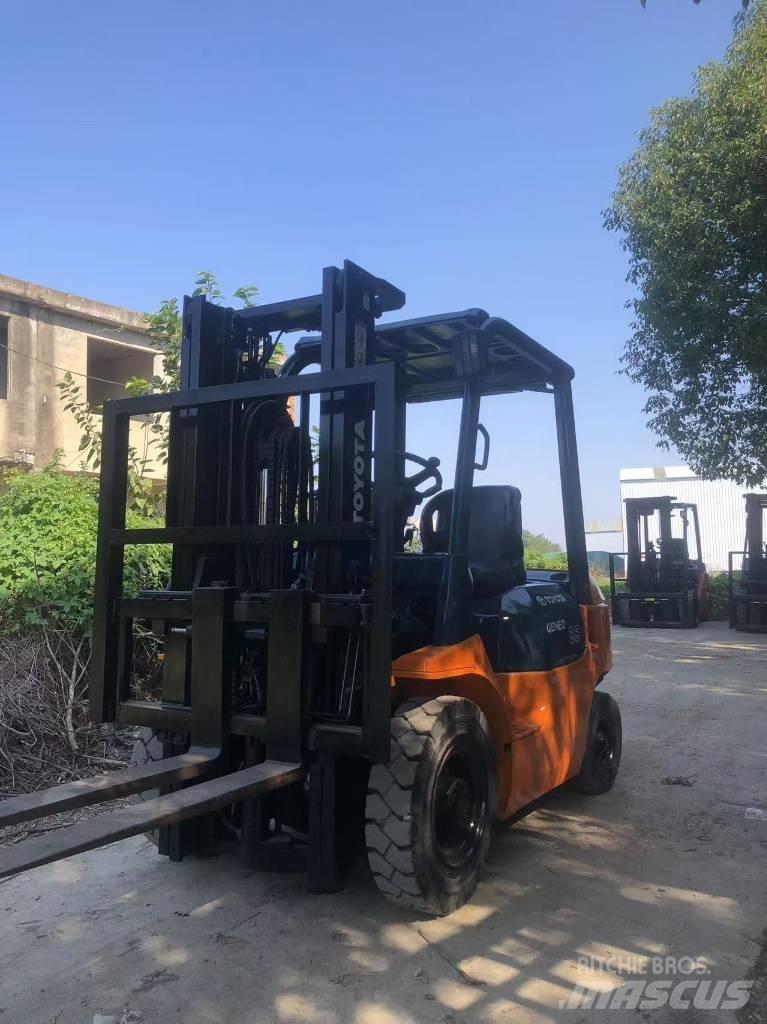 Toyota FD 35 Diesel trucks