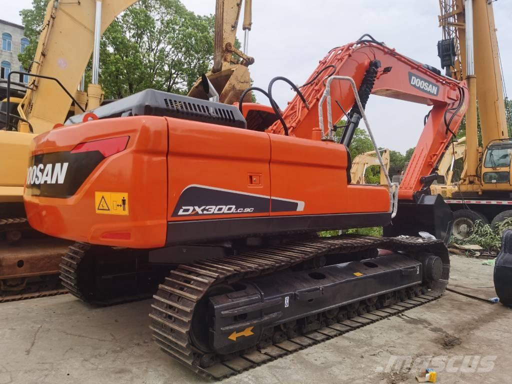 Doosan DX 300 LC Crawler excavators