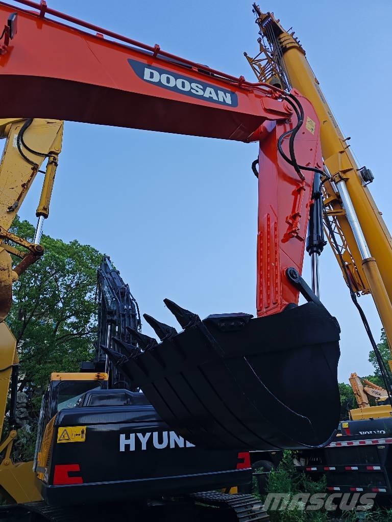 Doosan DX 300 LC Crawler excavators