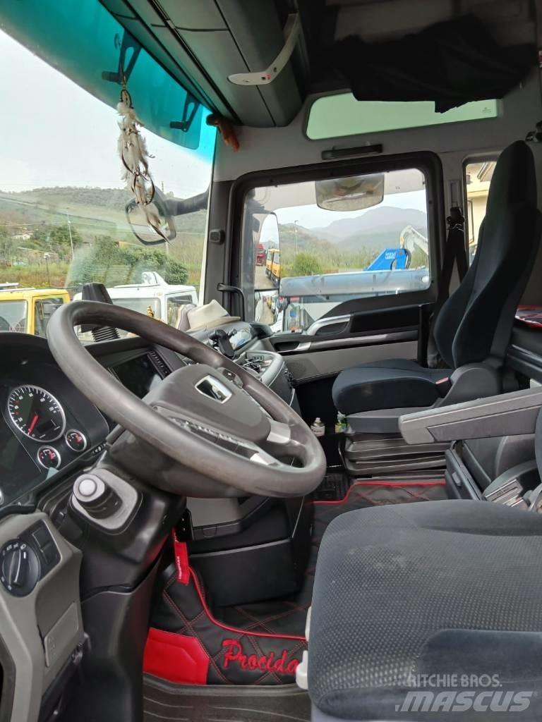 MAN TGX 26.560 Beavertail Flatbed / winch trucks