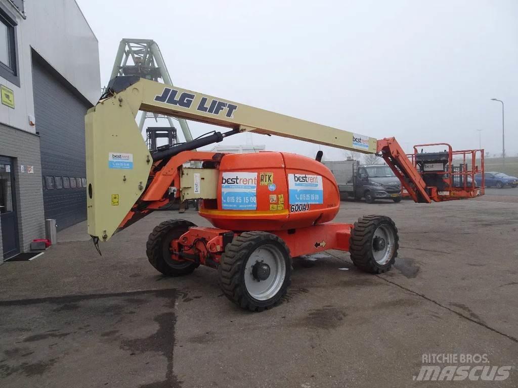 JLG 600AJ Articulated boom lifts