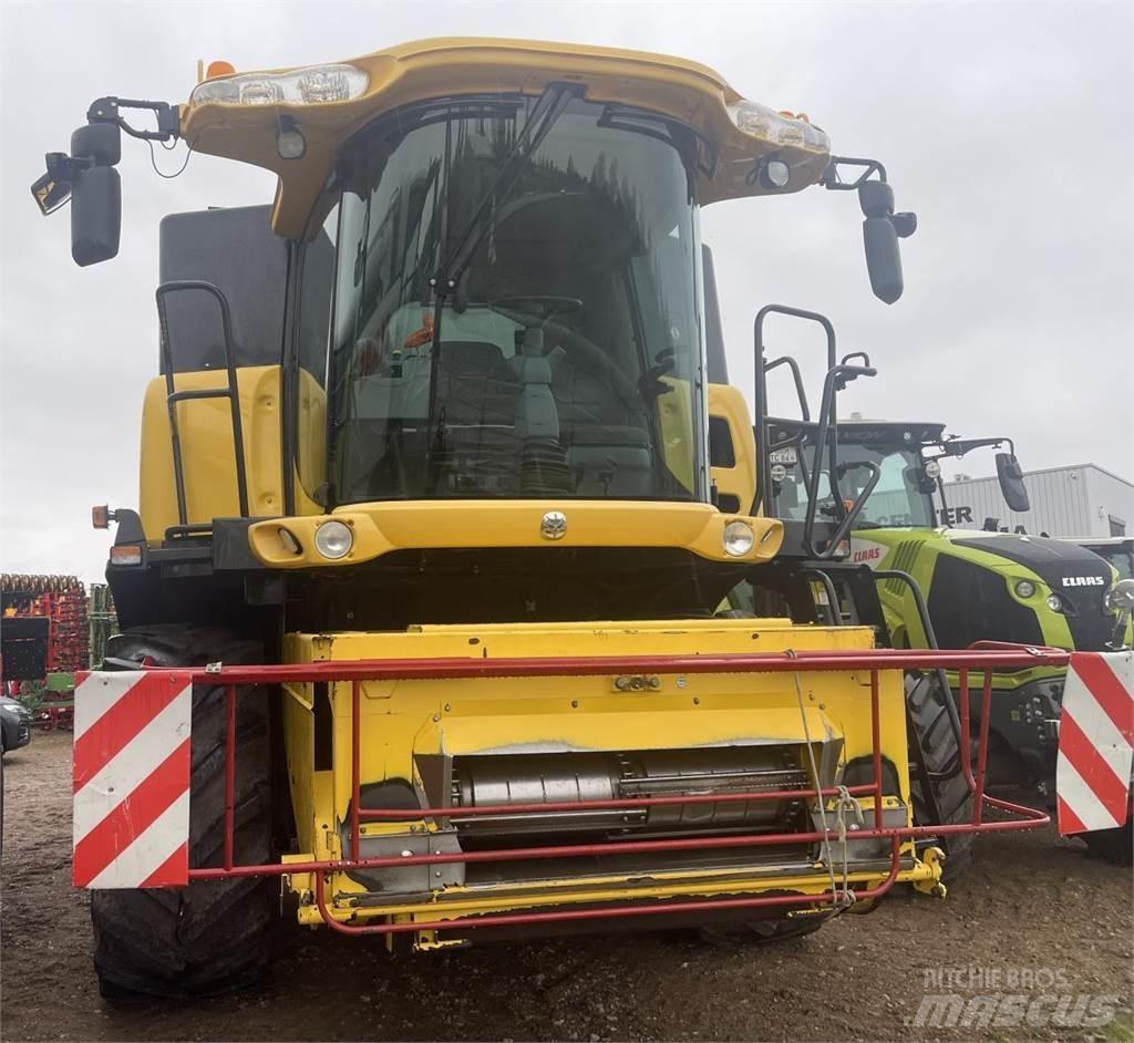 New Holland CR 980 Combine harvesters