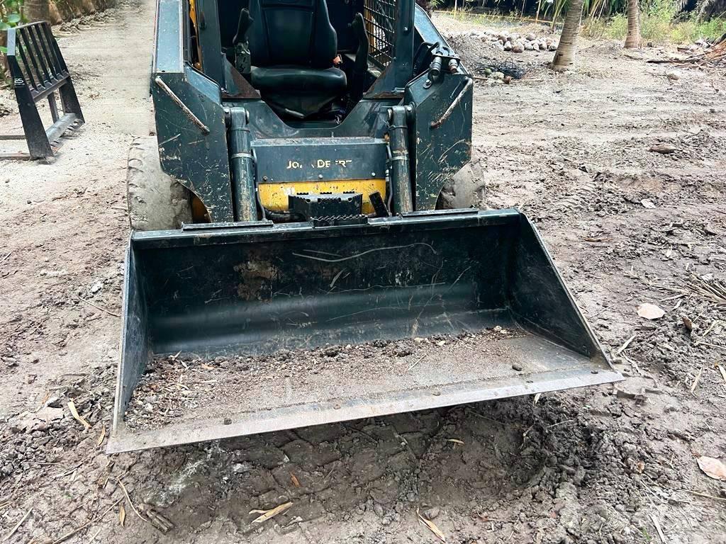 John Deere 312 Skid steer loaders