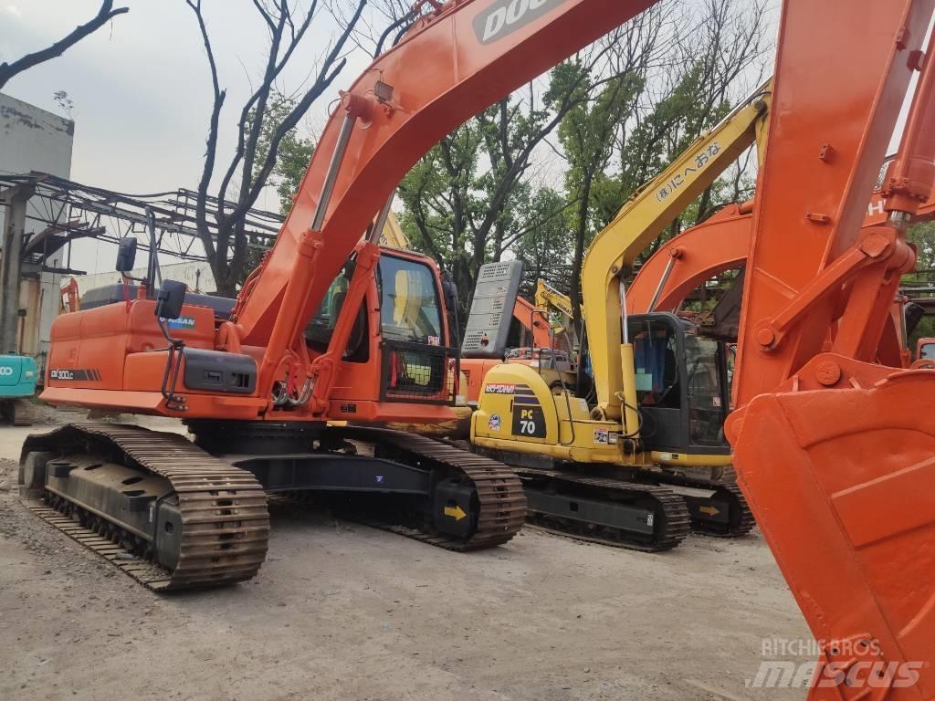 Doosan DX 300 Crawler excavators