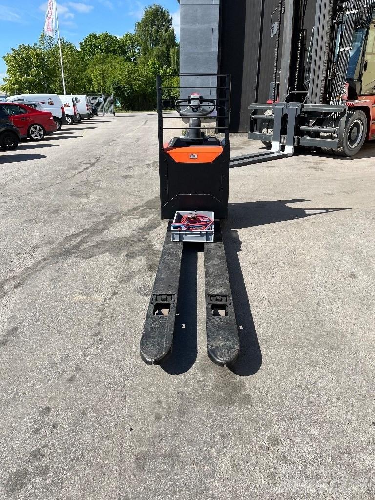 Toyota LPE250 Low lift with platform