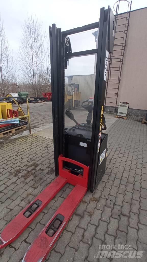 Hyster S1.4S Pedestrian stacker