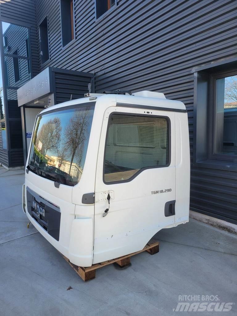 MAN TGM - Day cab Cabins and interior