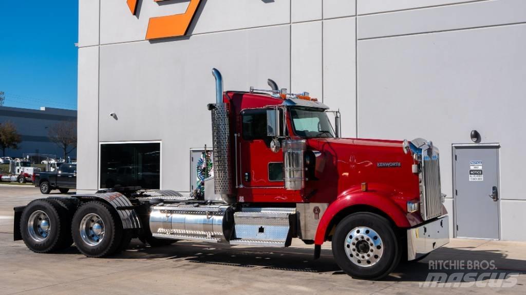 Kenworth W 900 Prime Movers