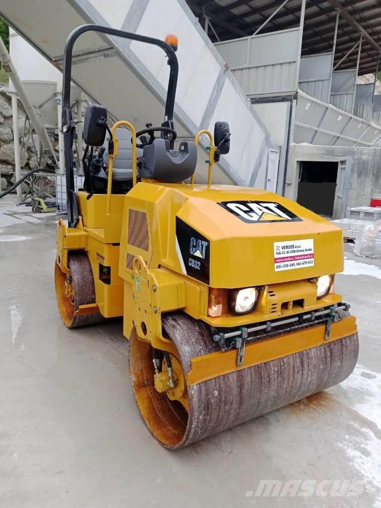 CAT CB 32 Twin drum rollers