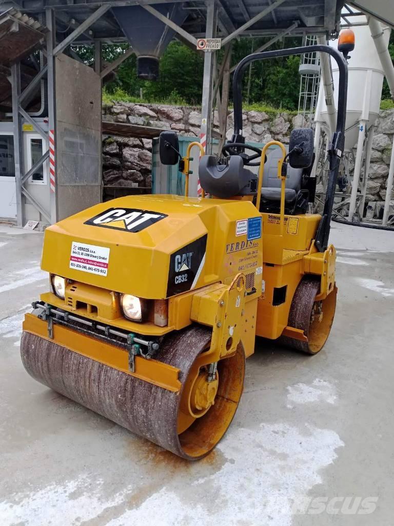CAT CB 32 Twin drum rollers