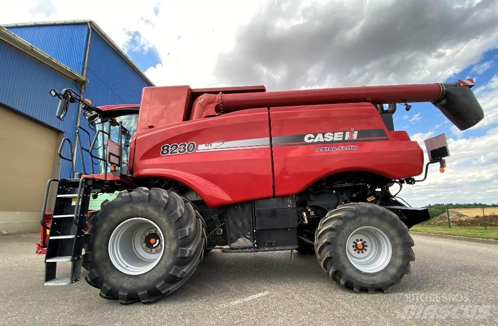 Case IH 8230 Combine harvesters