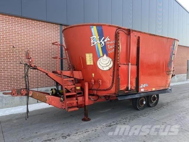 Peecon 24m³ Feed mixer