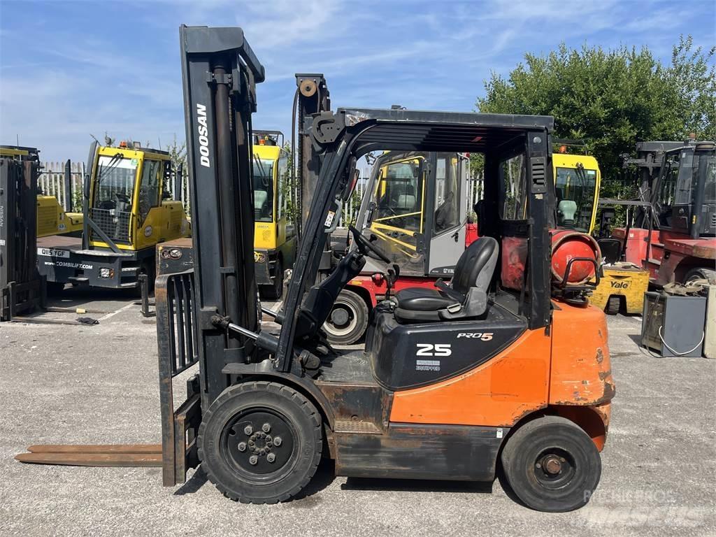Doosan G25E-5 LPG trucks