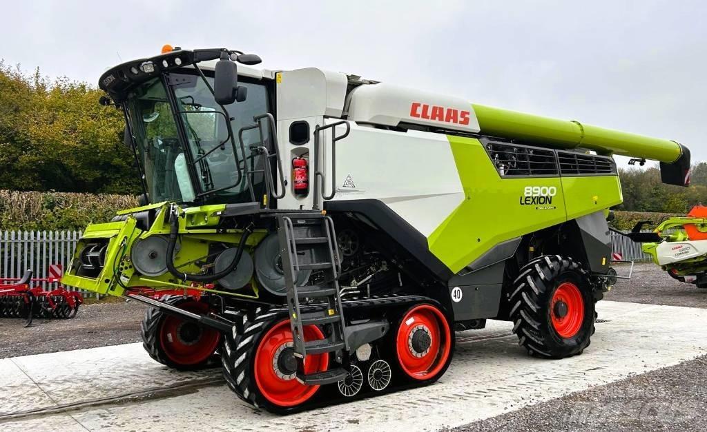 CLAAS Lexion 8900 TT Combine harvesters