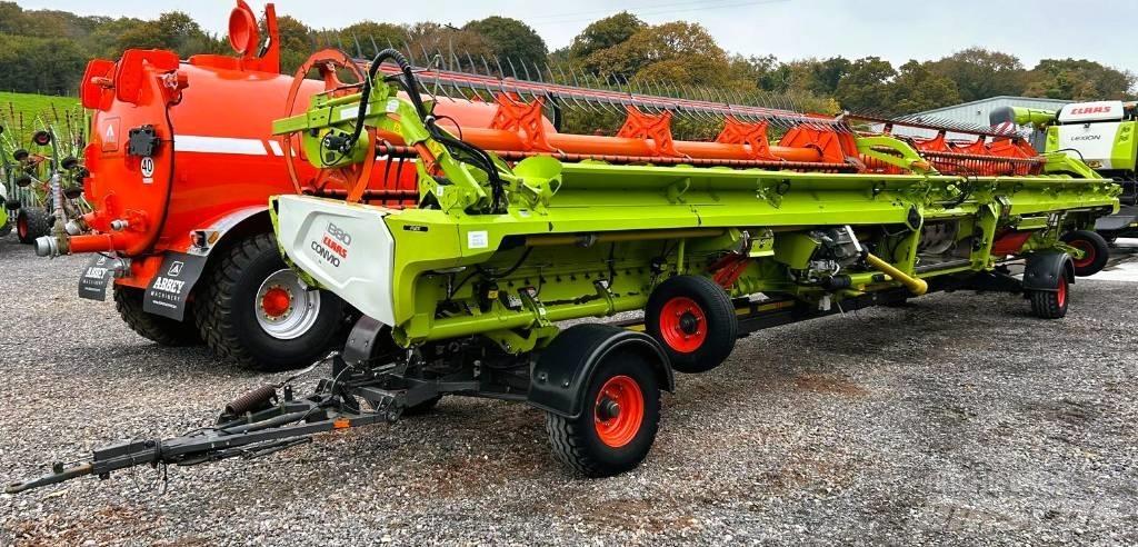 CLAAS Lexion 8900 TT Combine harvesters