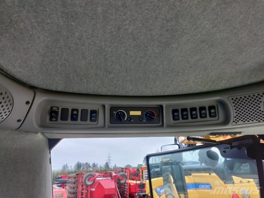 New Holland CX 8090 Combine harvesters