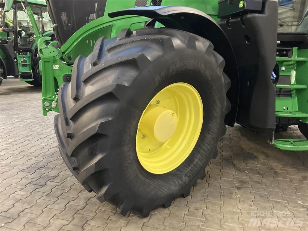 John Deere 6R 215 Tractors
