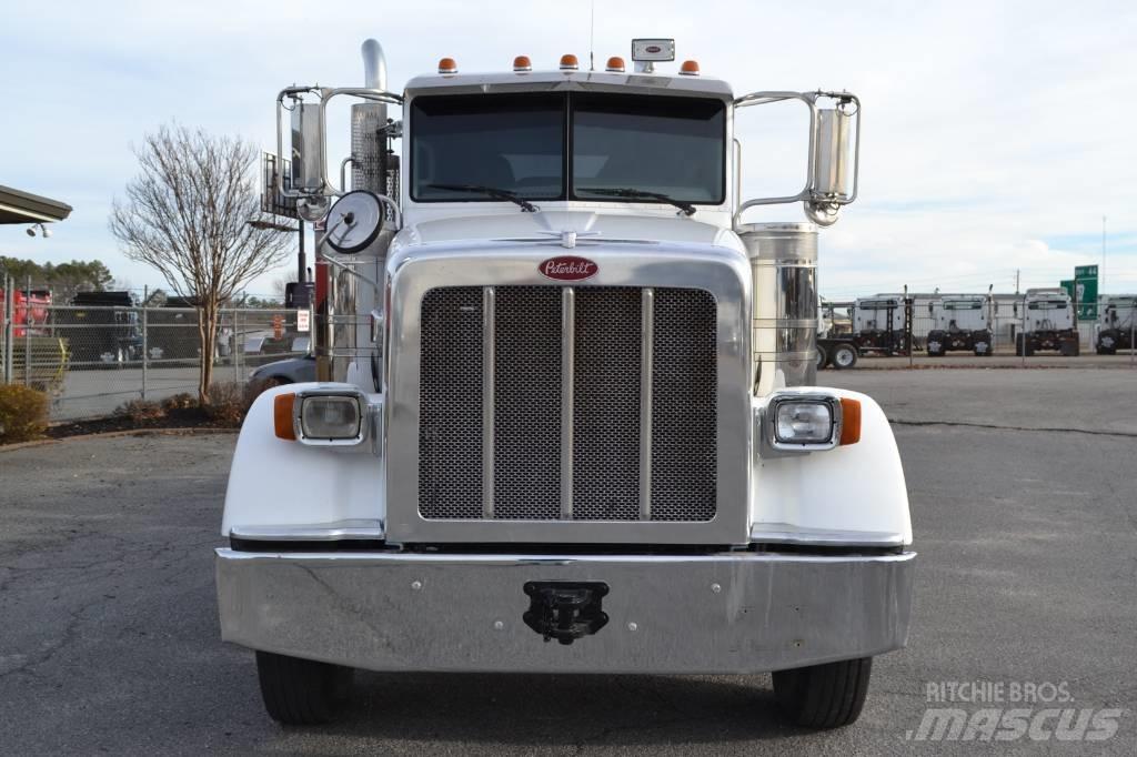 Peterbilt 367 Prime Movers