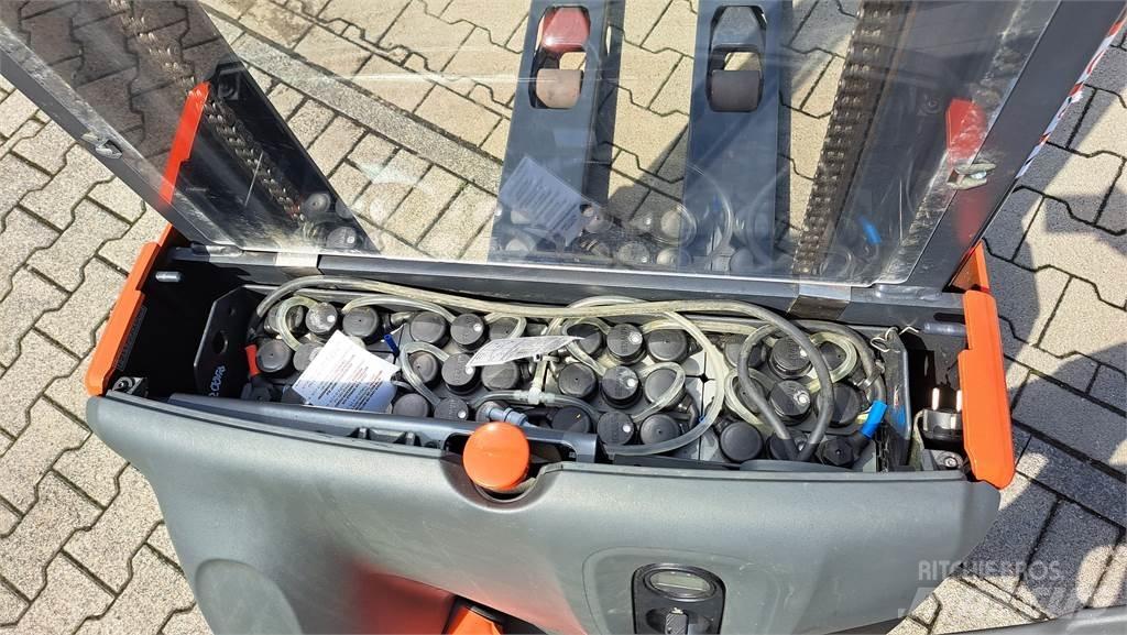 Linde L12- BR1172 Pedestrian stacker