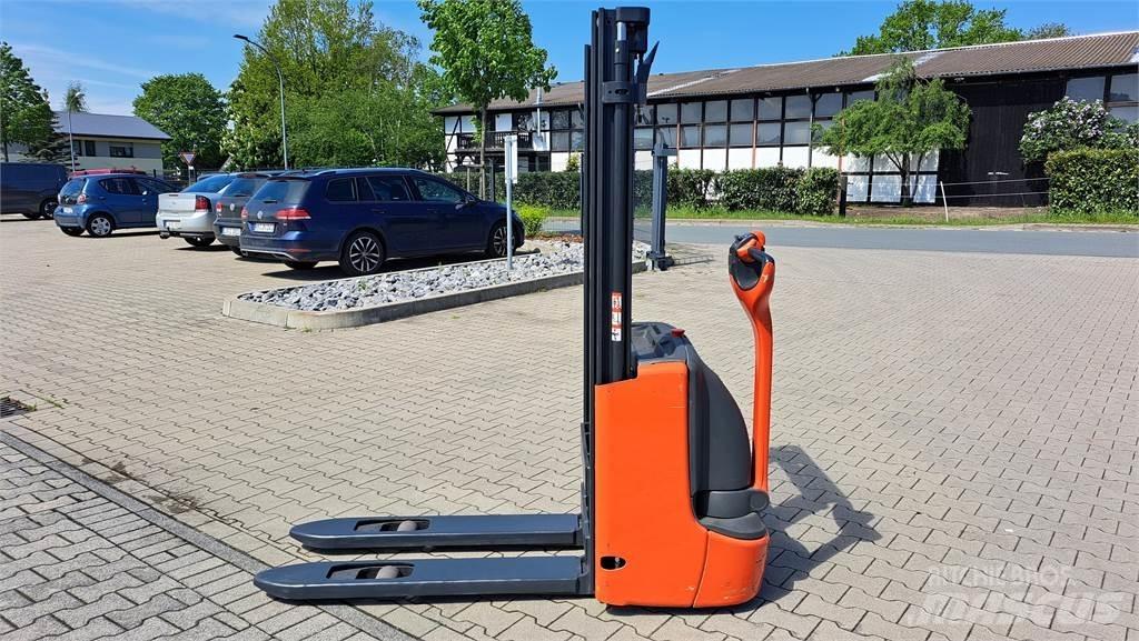 Linde L12- BR1172 Pedestrian stacker