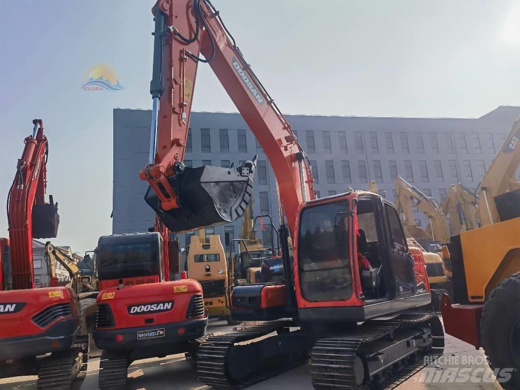 Doosan DX 140 LC Crawler excavators