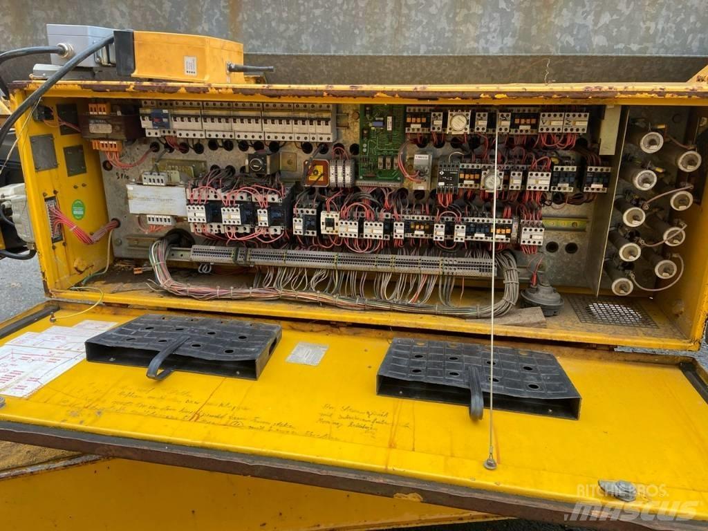 Potain HD 26 A Self-erecting cranes