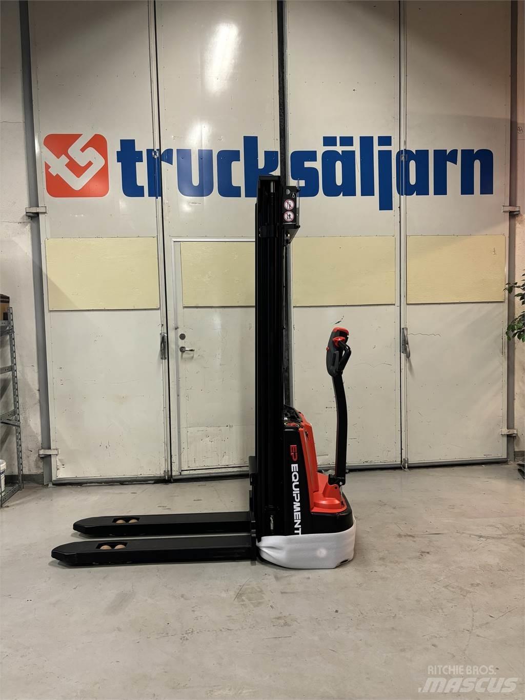 ESA 121 Pedestrian stacker