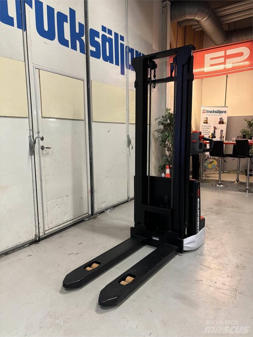 ESA 121 Pedestrian stacker