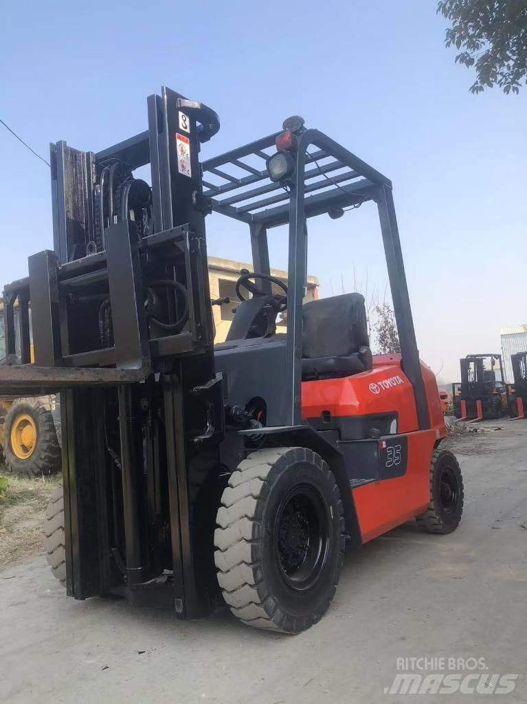 Toyota FD 35 Diesel trucks