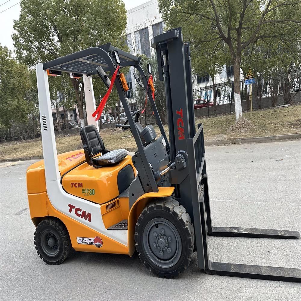 TCM FD30ZT Diesel trucks