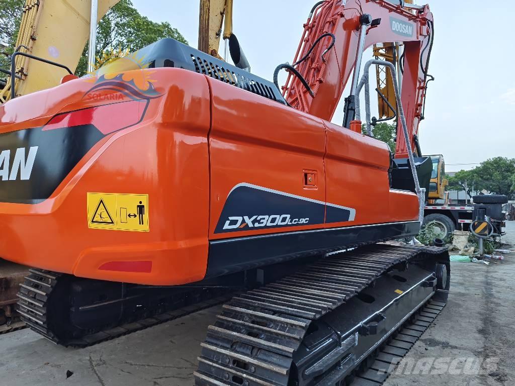 Doosan DX 300 LC Crawler excavators