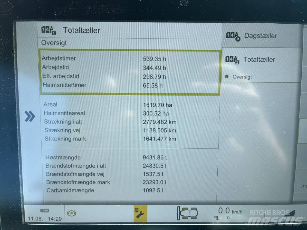 CLAAS Lexion 8800TT Combine harvesters