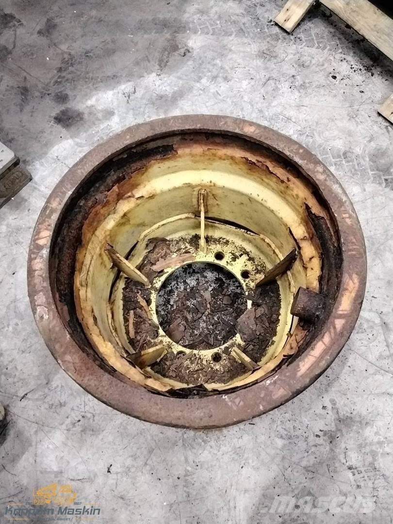 Ösa 250 20x26,5 Tyres, wheels and rims