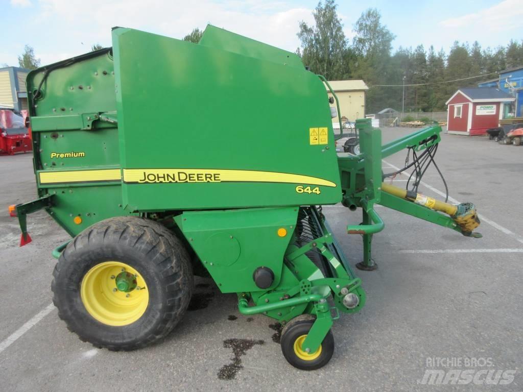 John Deere 644 Round balers