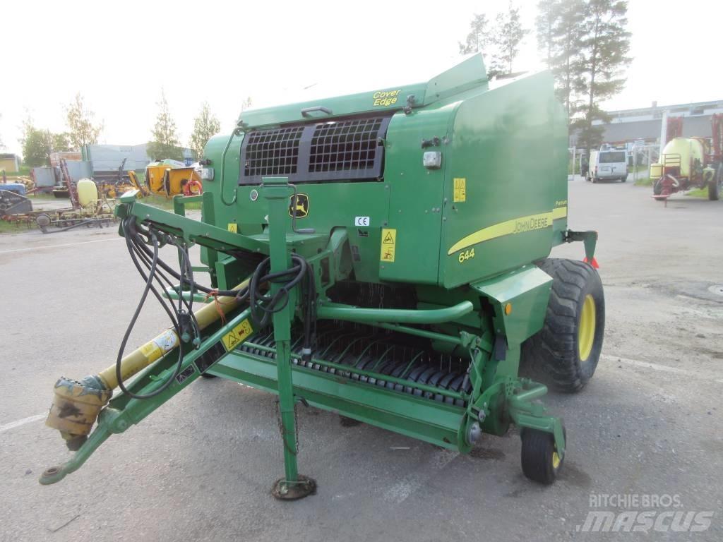 John Deere 644 Round balers