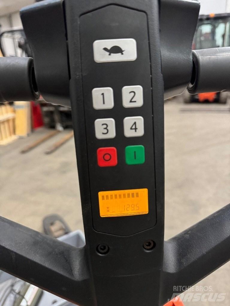 Toyota LHE130 Low lifter