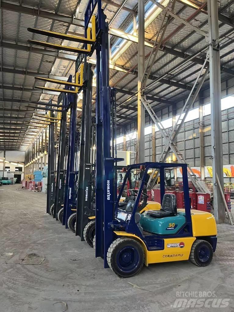 Komatsu FD 30 T-17 Diesel trucks