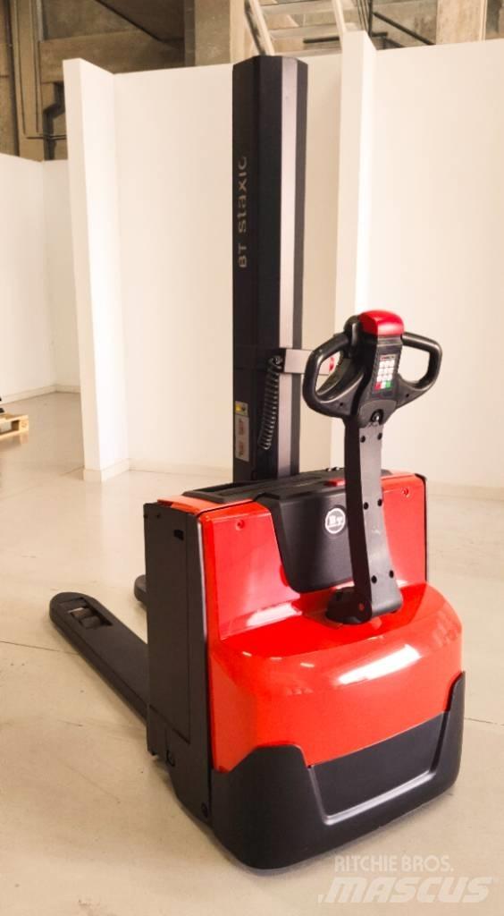 BT SWE 080 L Pedestrian stacker