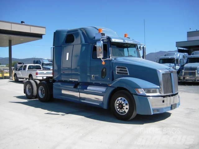Western Star 5700 XE Prime Movers