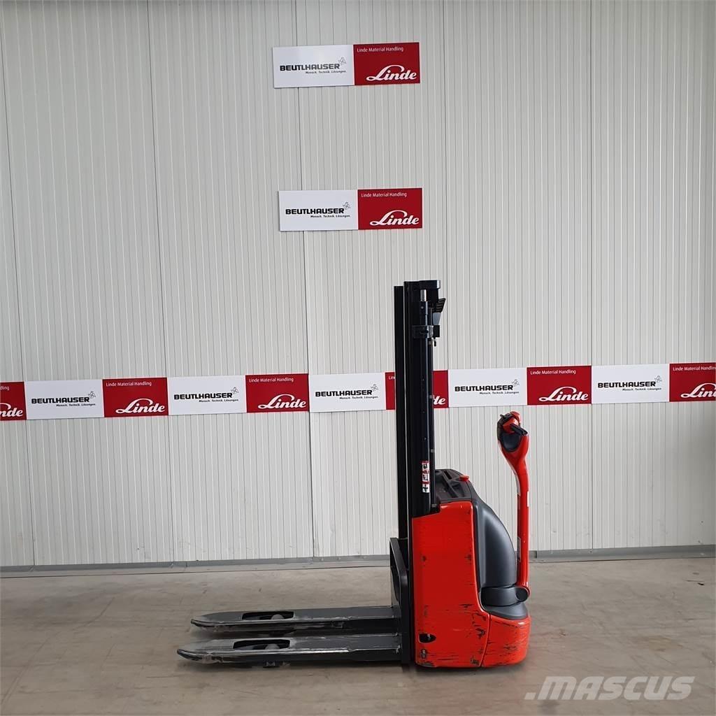 Linde L10 Pedestrian stacker