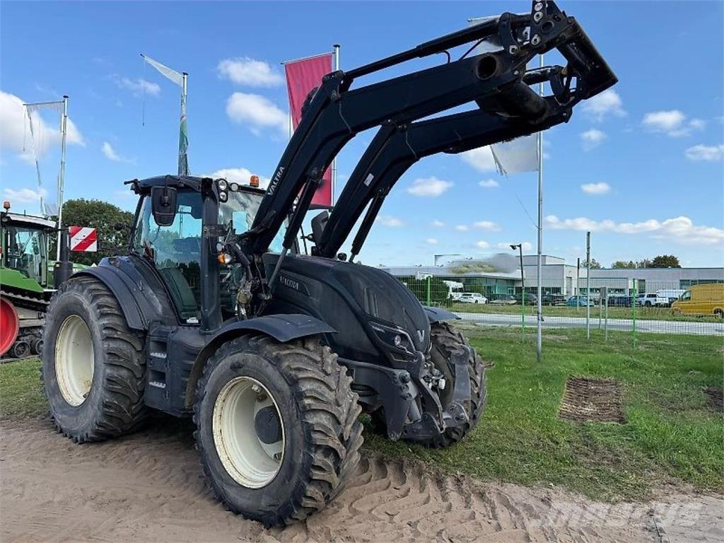 Valtra T 254 Versu Tractors