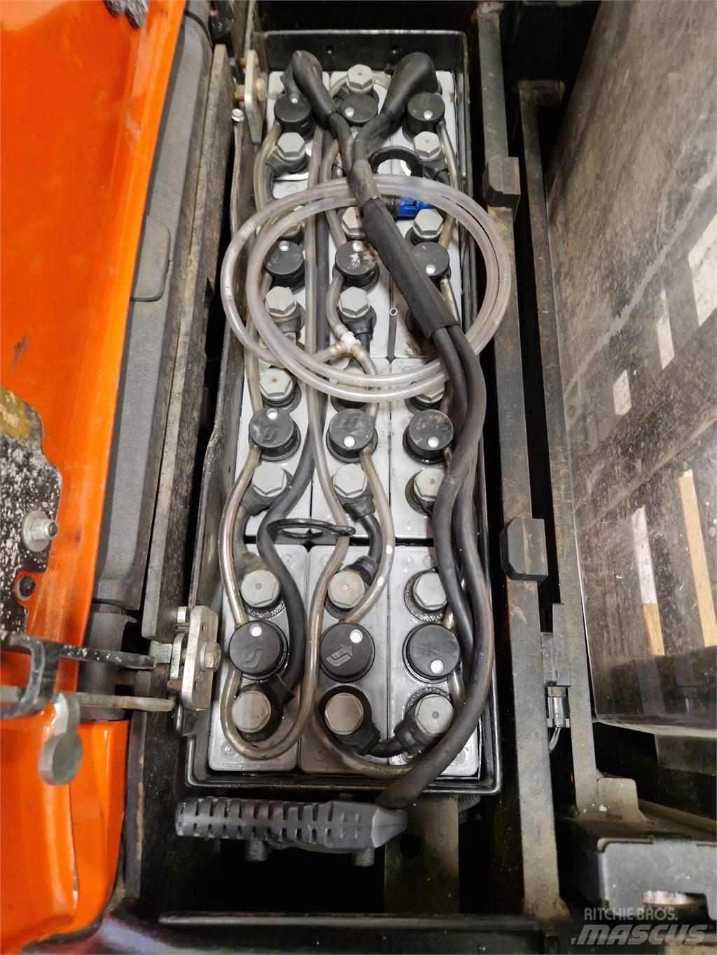Toyota SPE120L Pedestrian stacker